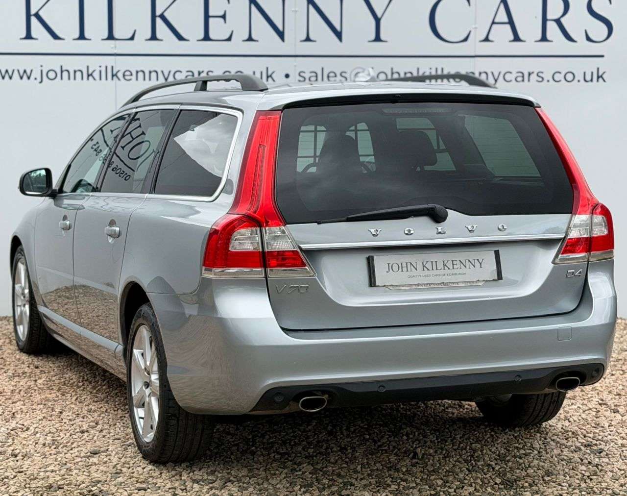 A 2015 VOLVO V70 2.0 D4 SE Nav Estate 5dr Diesel Auto Euro 6 (s/s) (181 ps) A 2015 VOLVO V70 2.0 D4 SE Nav Estate 5dr Diesel Auto Euro 6 (s/s) (181 ps)