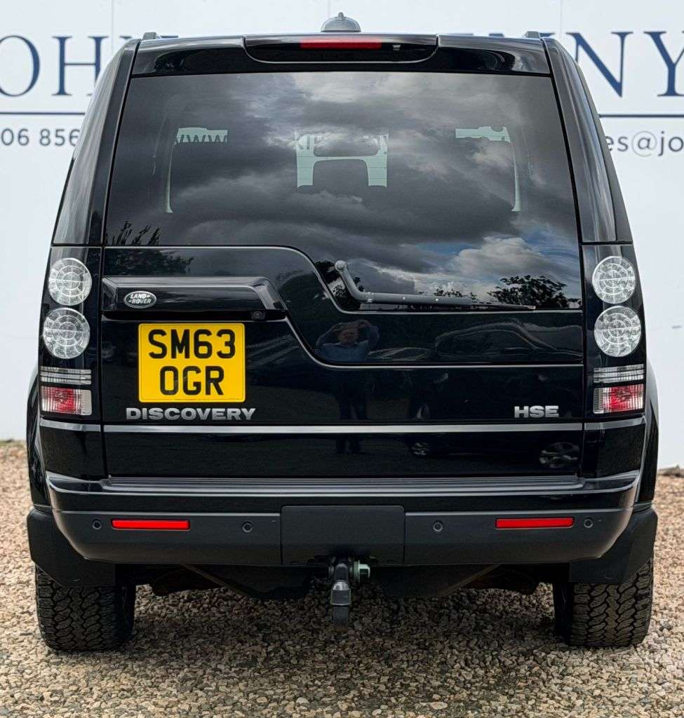 A 2014 LAND ROVER DISCOVERY 4 3.0 SD V6 HSE SUV 5dr Diesel Auto 4WD Euro 5 (s/s) (255 bhp) A 2014 LAND ROVER DISCOVERY 4 3.0 SD V6 HSE SUV 5dr Diesel Auto 4WD Euro 5 (s/s) (255 bhp)