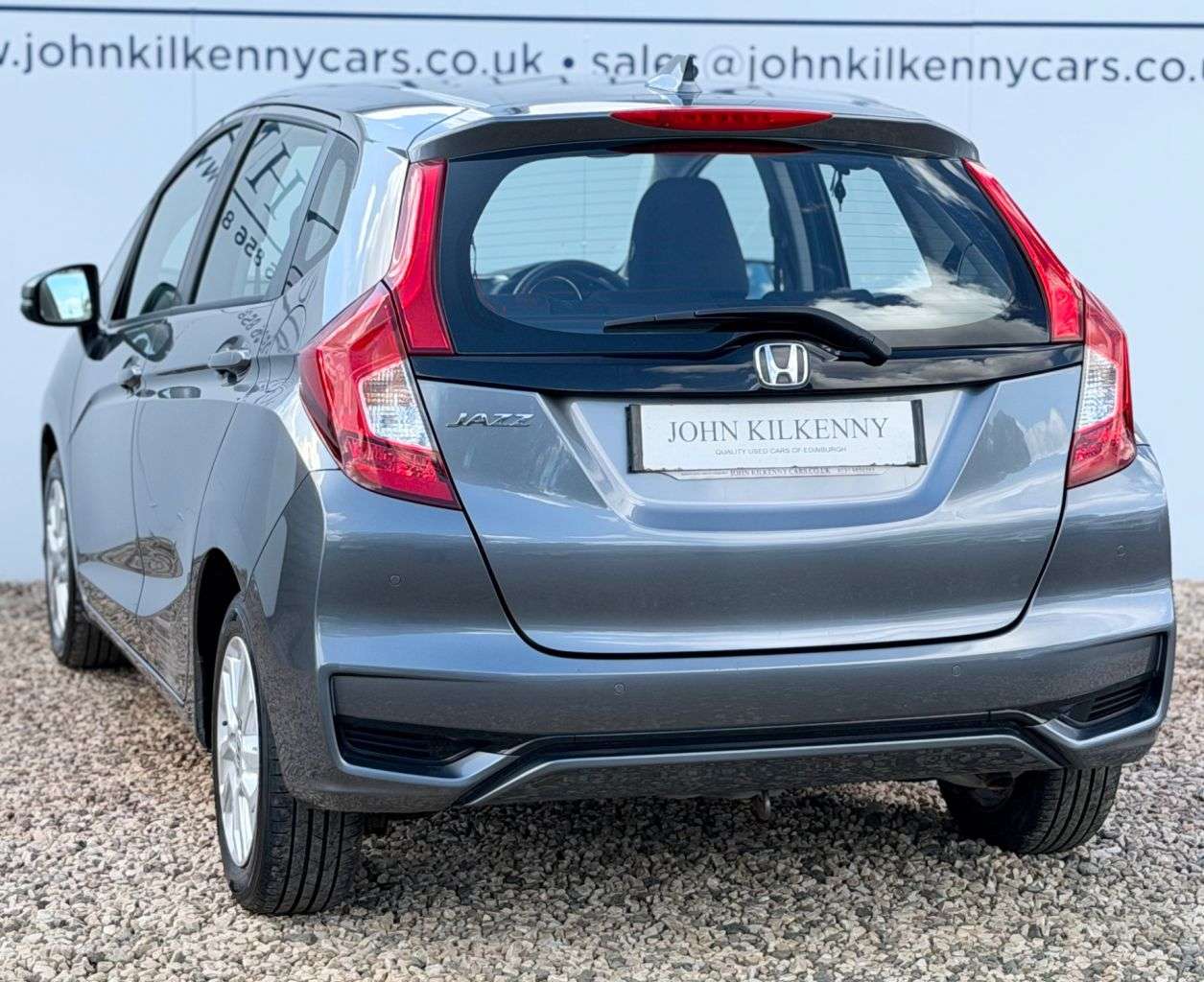 A 2018 HONDA JAZZ 1.3 i-VTEC SE Navi Hatchback 5dr Petrol CVT Euro 6 (s/s) (102 ps) A 2018 HONDA JAZZ 1.3 i-VTEC SE Navi Hatchback 5dr Petrol CVT Euro 6 (s/s) (102 ps)