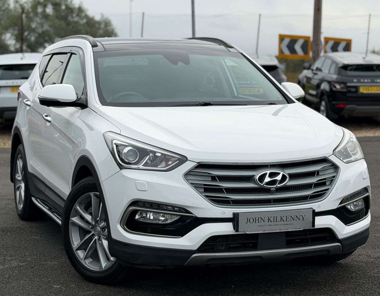 A 2017 HYUNDAI SANTA FE 2.2 CRDi Blue Drive Premium SE SUV 5dr Diesel Auto 4WD Euro 6 (s/s) (7 Seat A 2017 HYUNDAI SANTA FE 2.2 CRDi Blue Drive Premium SE SUV 5dr Diesel Auto 4WD Euro 6 (s/s) (7 Seat
