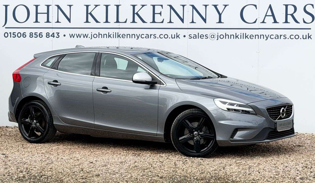 A 2016 VOLVO V40 2.0 T2 R-Design Hatchback 5dr Petrol Manual Euro 6 (s/s) (122 ps) A 2016 VOLVO V40 2.0 T2 R-Design Hatchback 5dr Petrol Manual Euro 6 (s/s) (122 ps)