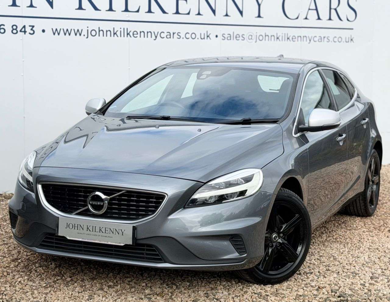 A 2016 VOLVO V40 2.0 T2 R-Design Hatchback 5dr Petrol Manual Euro 6 (s/s) (122 ps) A 2016 VOLVO V40 2.0 T2 R-Design Hatchback 5dr Petrol Manual Euro 6 (s/s) (122 ps)