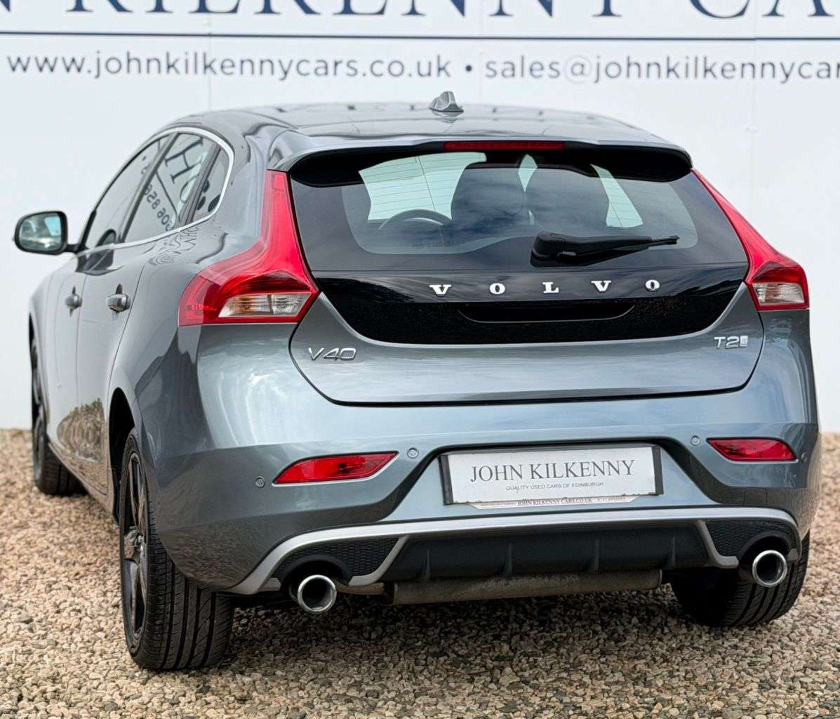 A 2016 VOLVO V40 2.0 T2 R-Design Hatchback 5dr Petrol Manual Euro 6 (s/s) (122 ps) A 2016 VOLVO V40 2.0 T2 R-Design Hatchback 5dr Petrol Manual Euro 6 (s/s) (122 ps)