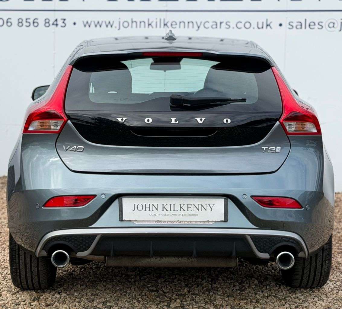 2016 VOLVO V40 2016 VOLVO V40