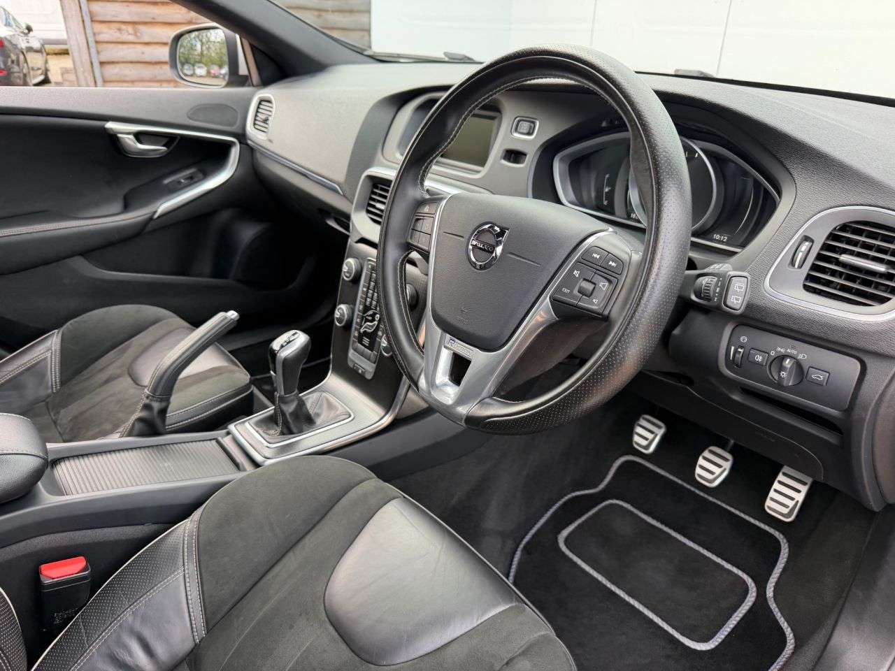 2016 VOLVO V40 2016 VOLVO V40