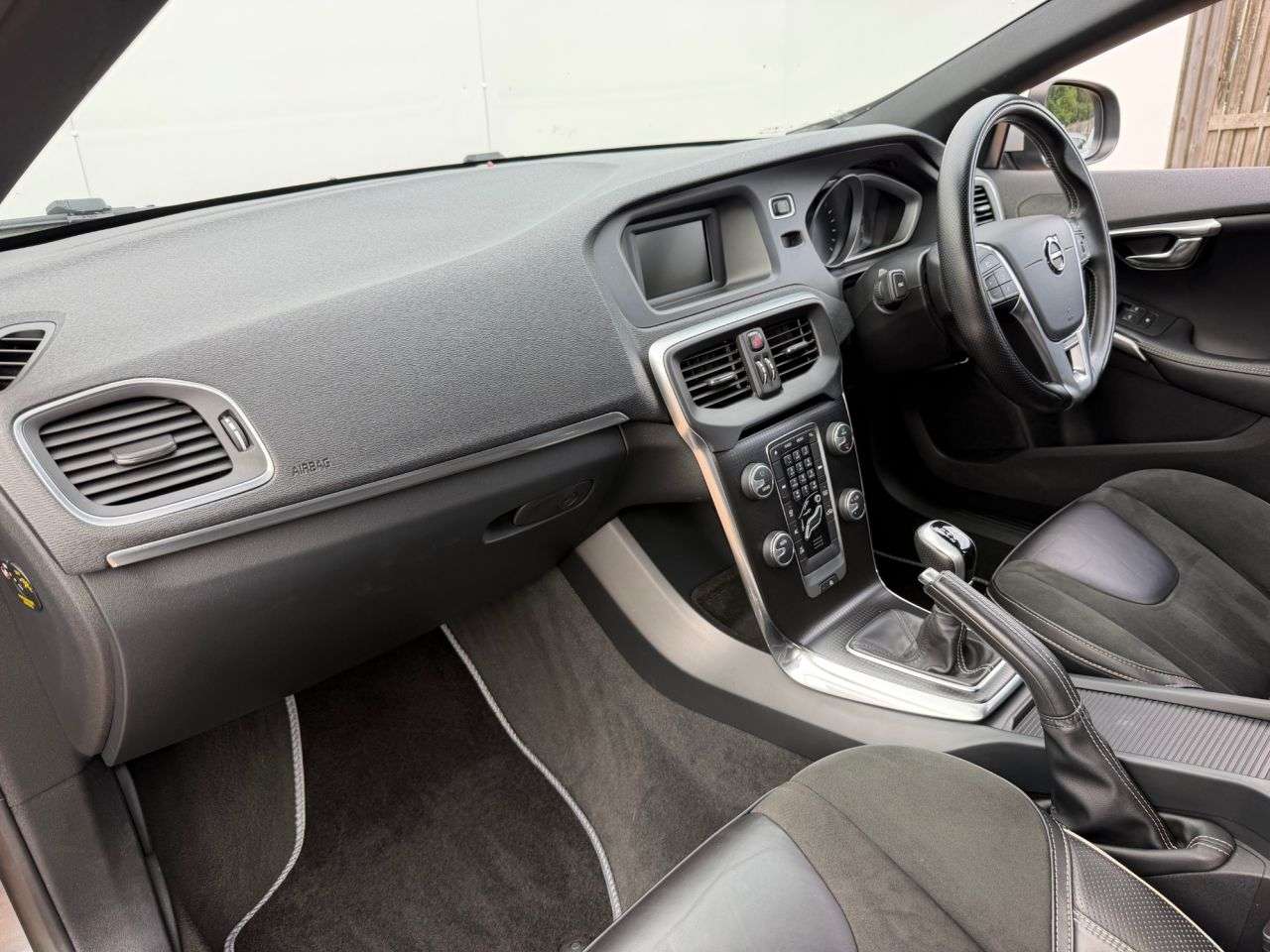 2016 VOLVO V40 2016 VOLVO V40