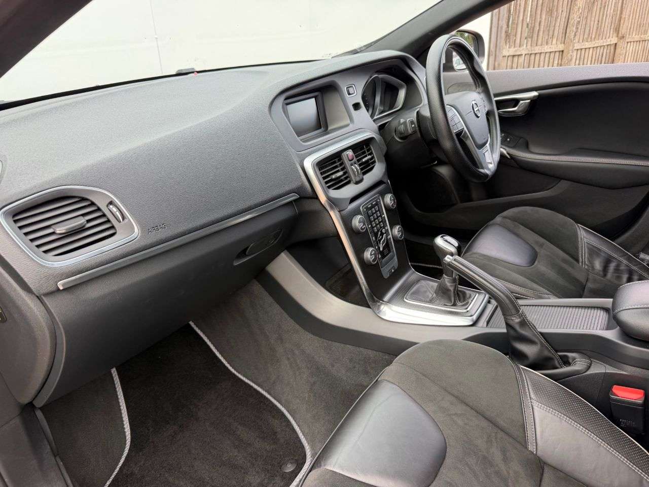 2016 VOLVO V40 2016 VOLVO V40