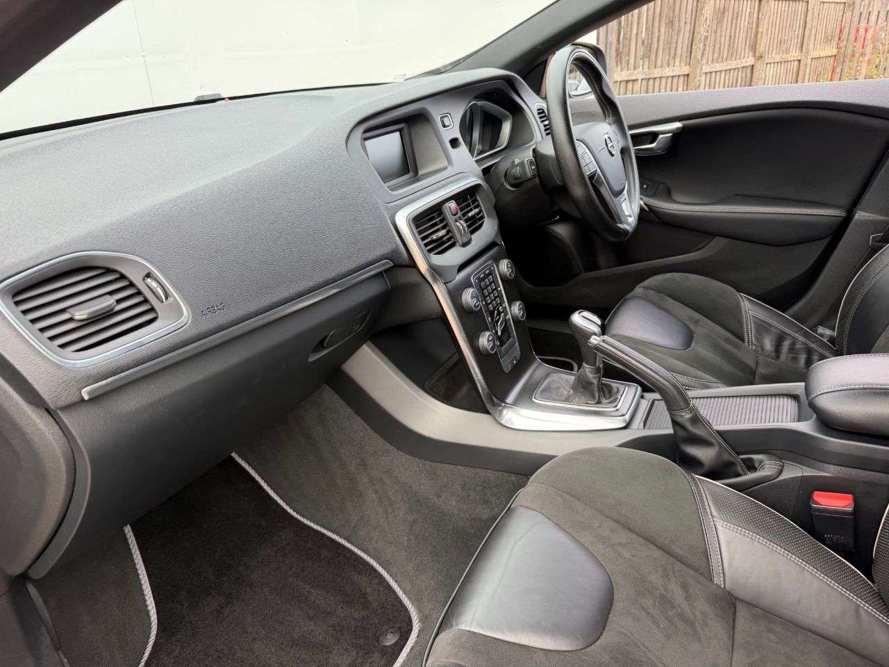 2016 VOLVO V40 2016 VOLVO V40