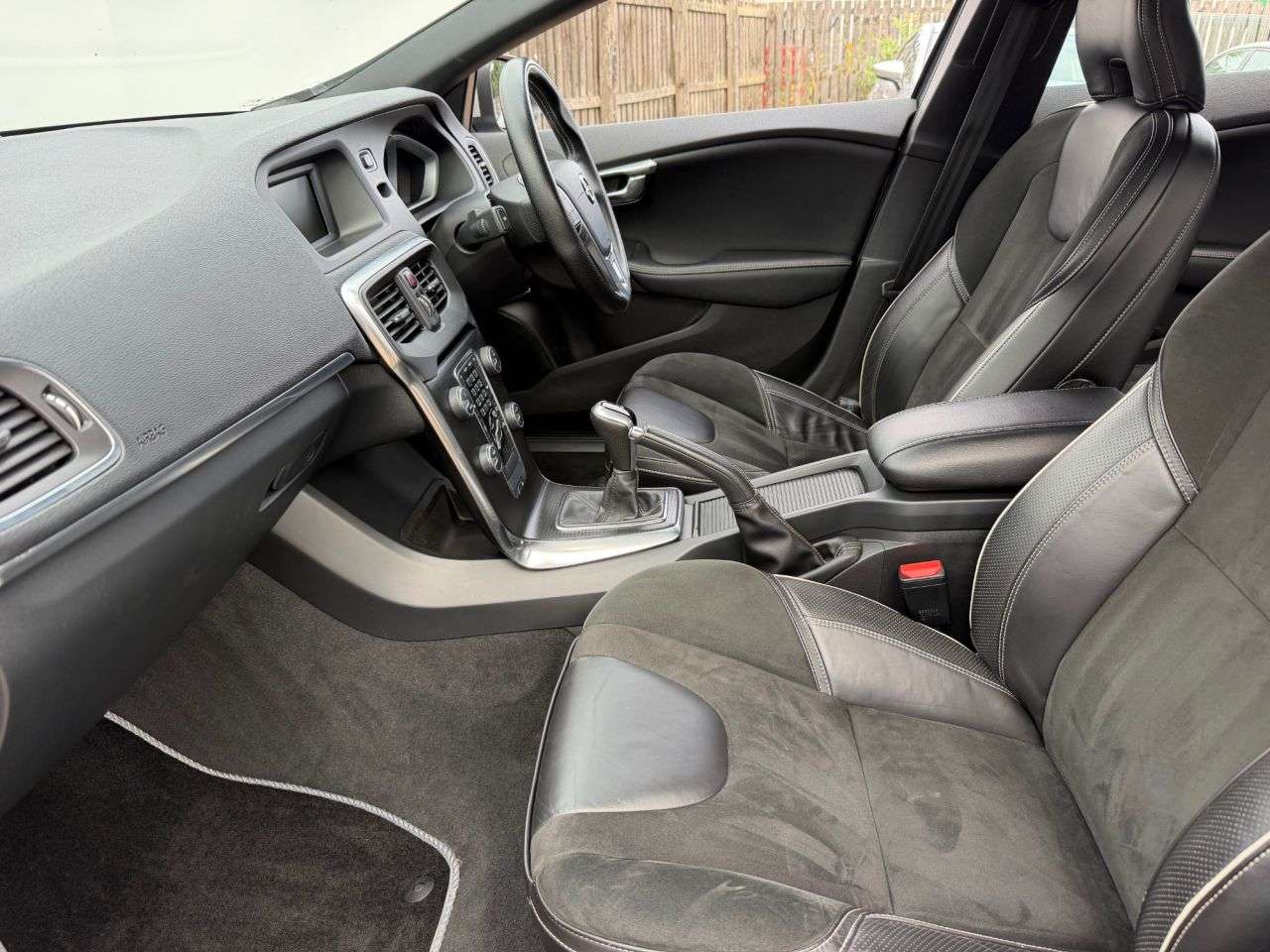 2016 VOLVO V40 2016 VOLVO V40