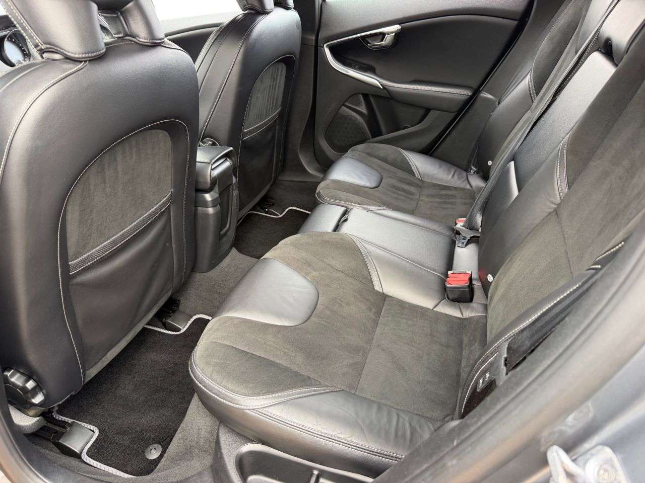 2016 VOLVO V40 2016 VOLVO V40