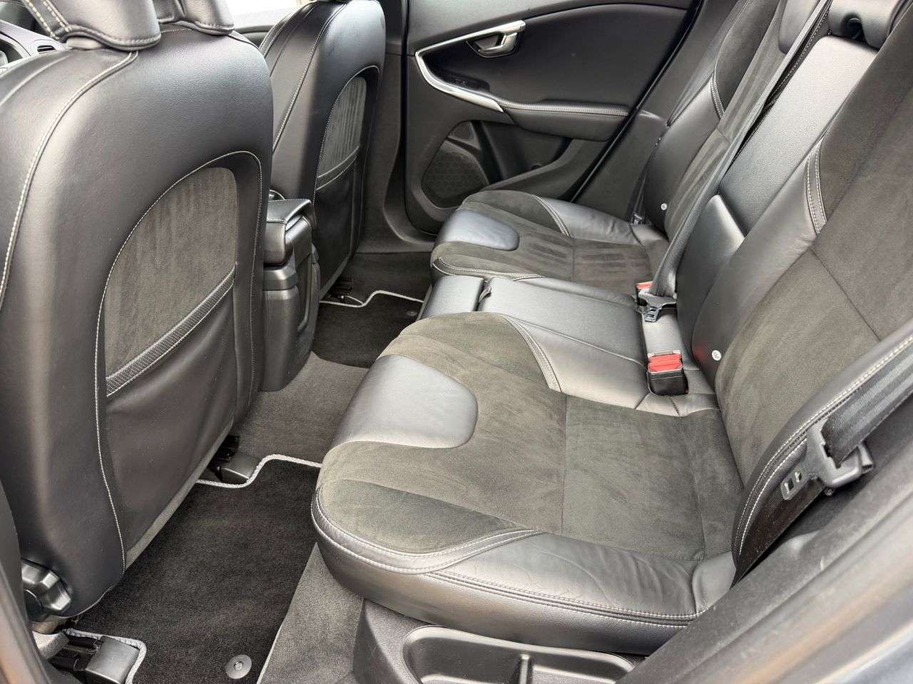 2016 VOLVO V40 2016 VOLVO V40