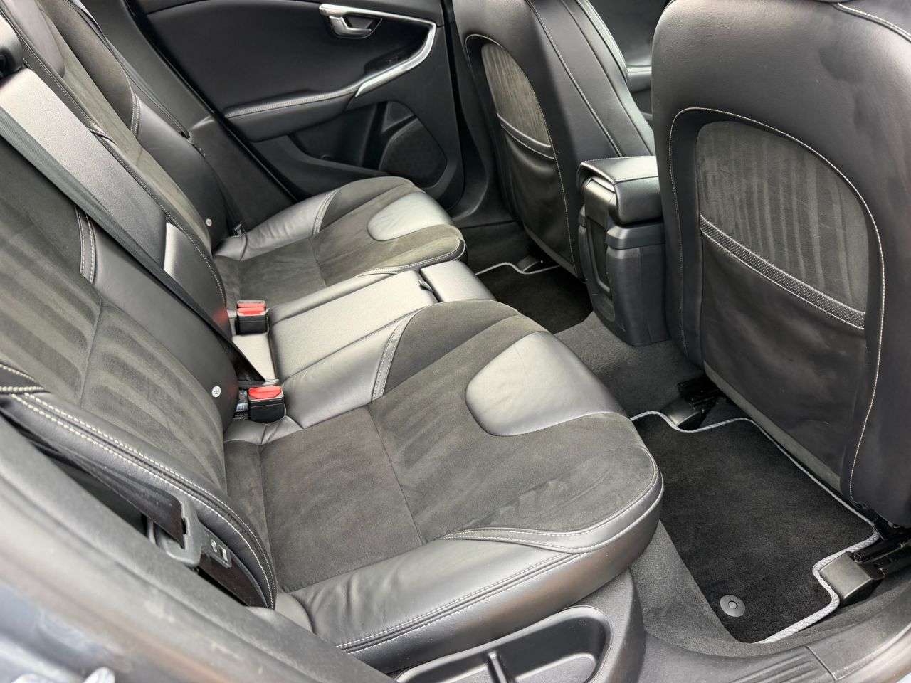 2016 VOLVO V40 2016 VOLVO V40
