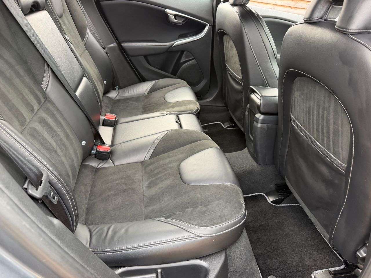 2016 VOLVO V40 2016 VOLVO V40