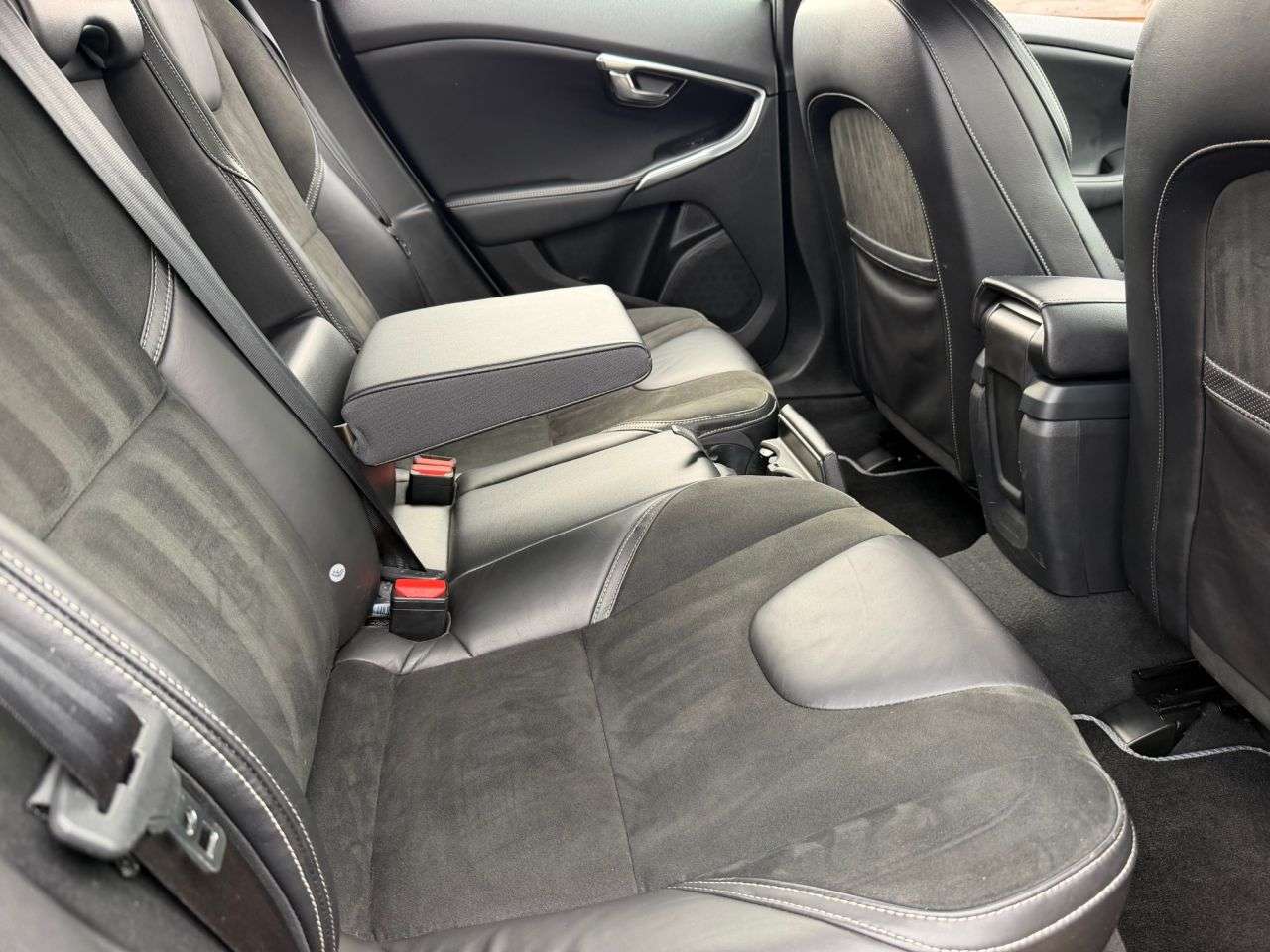 2016 VOLVO V40 2016 VOLVO V40