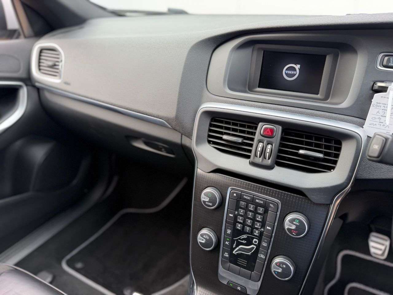 2016 VOLVO V40 2016 VOLVO V40