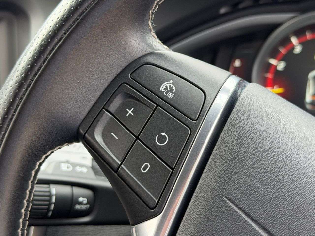 2016 VOLVO V40 2016 VOLVO V40