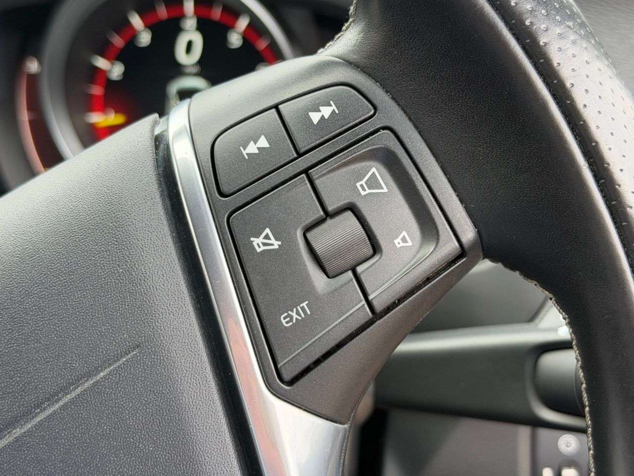 2016 VOLVO V40 2016 VOLVO V40