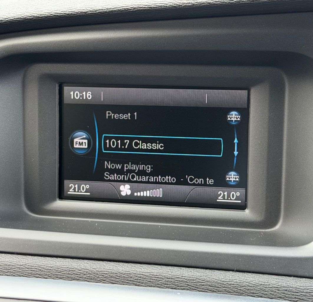 2016 VOLVO V40 2016 VOLVO V40