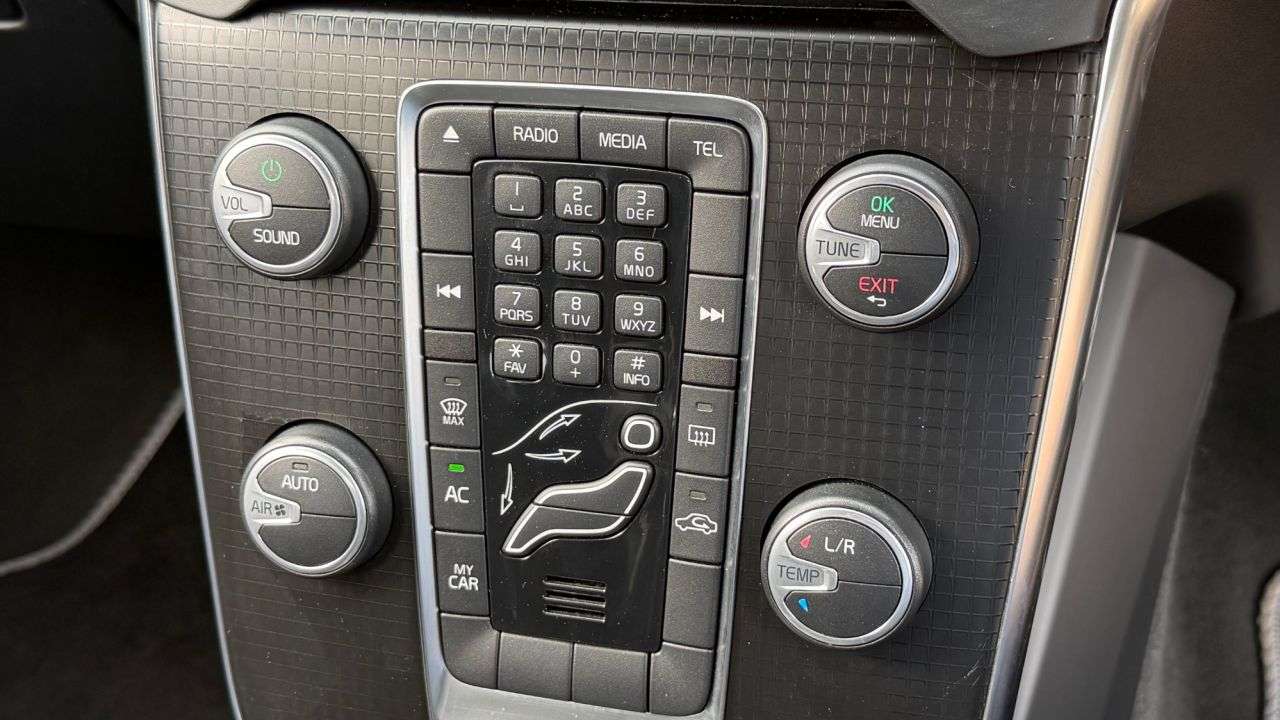 2016 VOLVO V40 2016 VOLVO V40