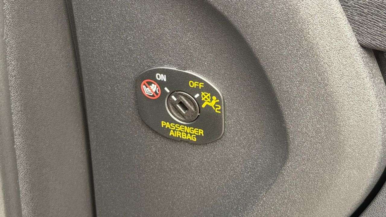 2016 VOLVO V40 2016 VOLVO V40