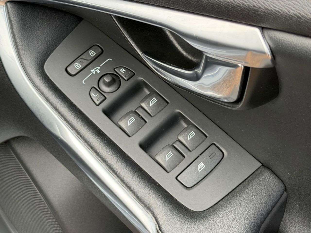 2016 VOLVO V40 2016 VOLVO V40