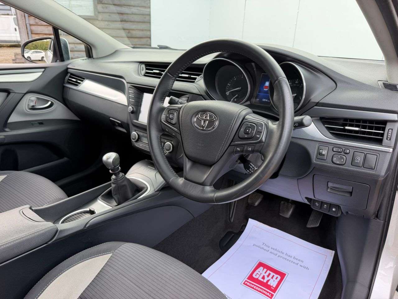 2015 TOYOTA AVENSIS 2015 TOYOTA AVENSIS