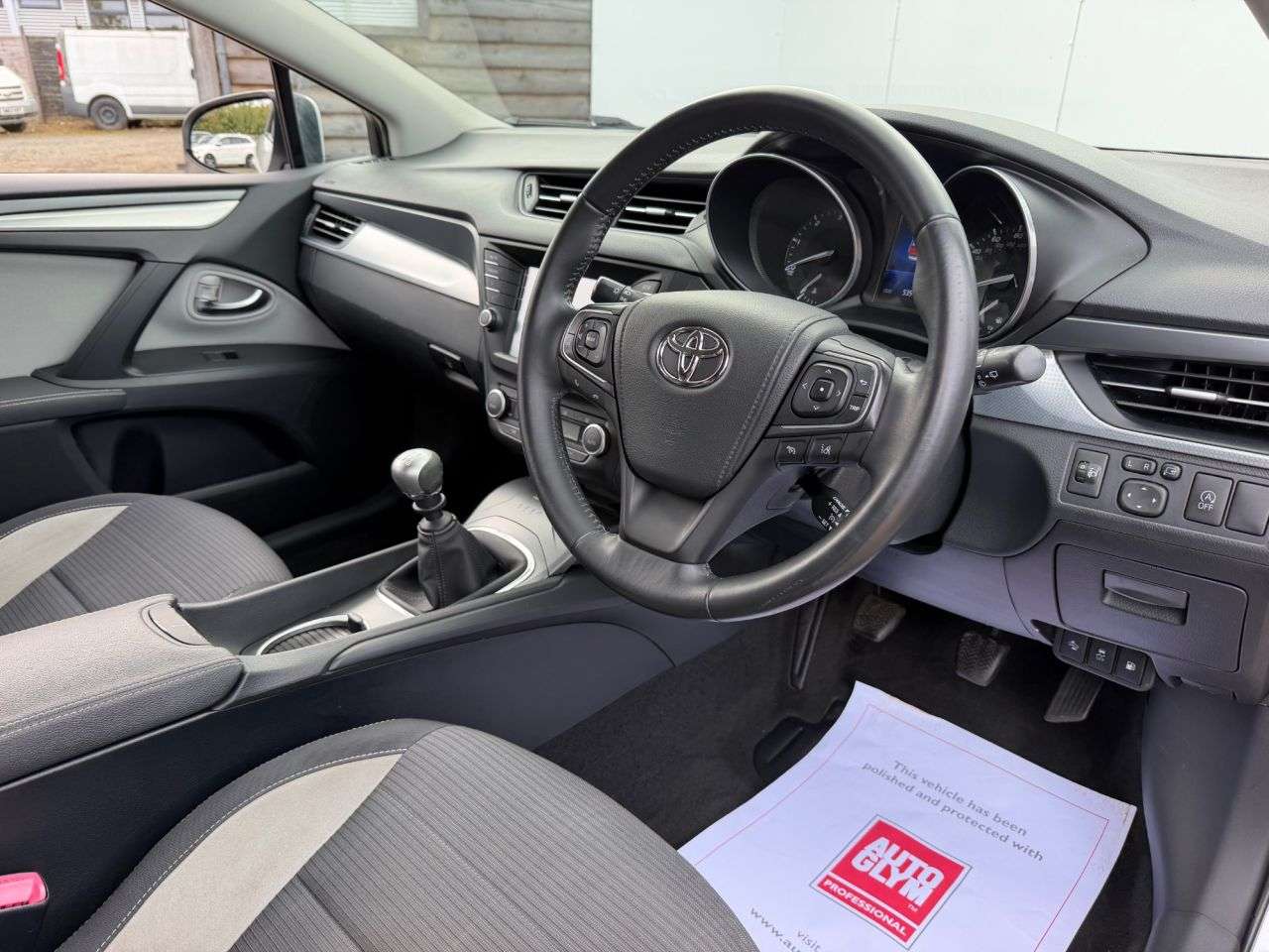 2015 TOYOTA AVENSIS 2015 TOYOTA AVENSIS