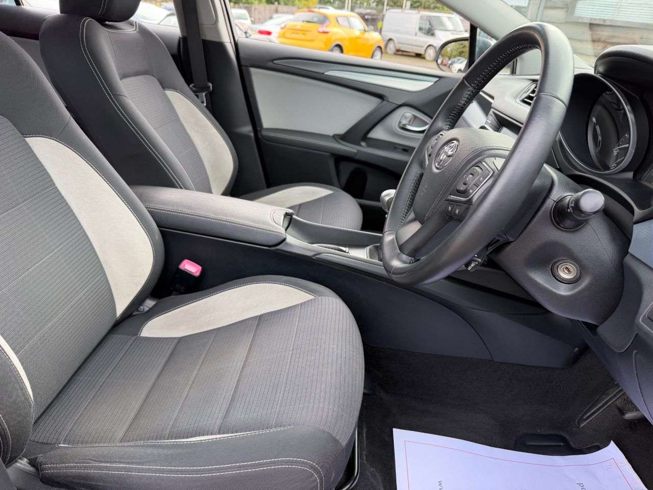 2015 TOYOTA AVENSIS 2015 TOYOTA AVENSIS