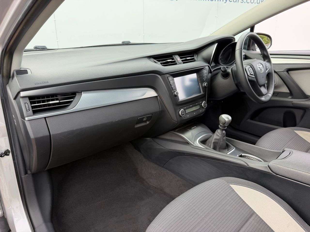 2015 TOYOTA AVENSIS 2015 TOYOTA AVENSIS