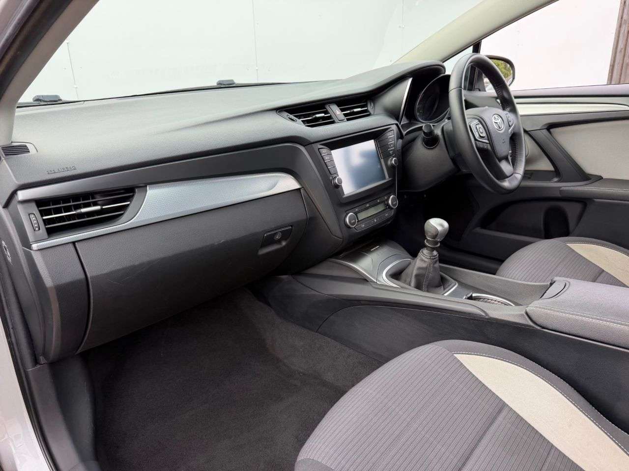 2015 TOYOTA AVENSIS 2015 TOYOTA AVENSIS