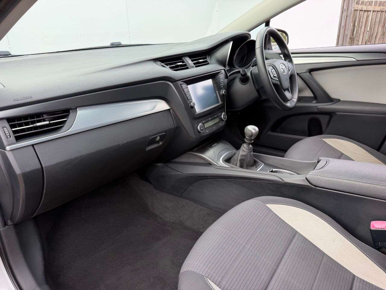 2015 TOYOTA AVENSIS 2015 TOYOTA AVENSIS