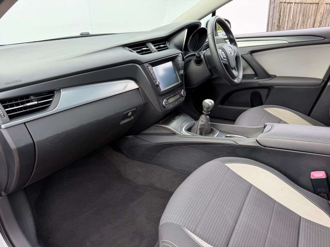 2015 TOYOTA AVENSIS 2015 TOYOTA AVENSIS