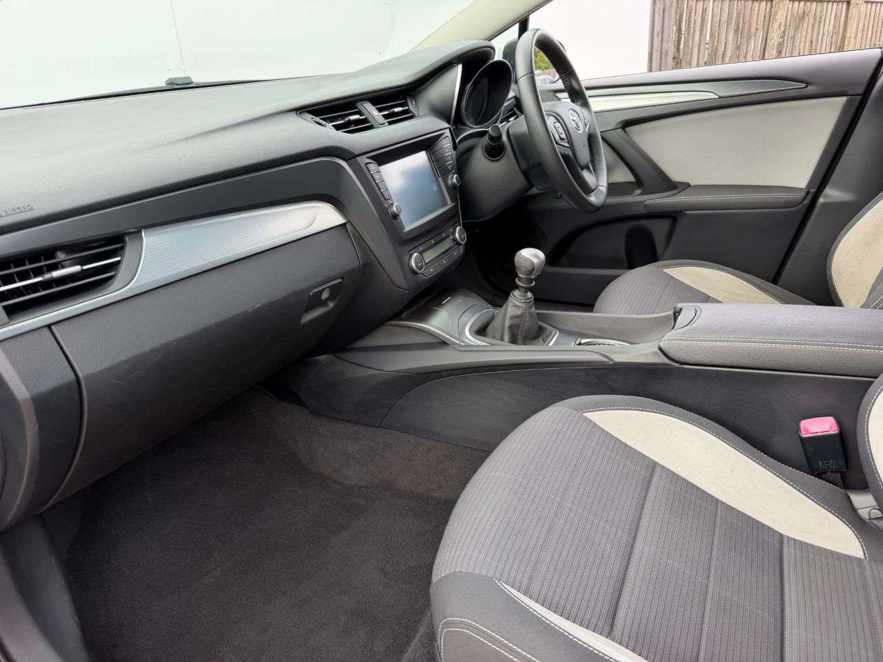2015 TOYOTA AVENSIS 2015 TOYOTA AVENSIS
