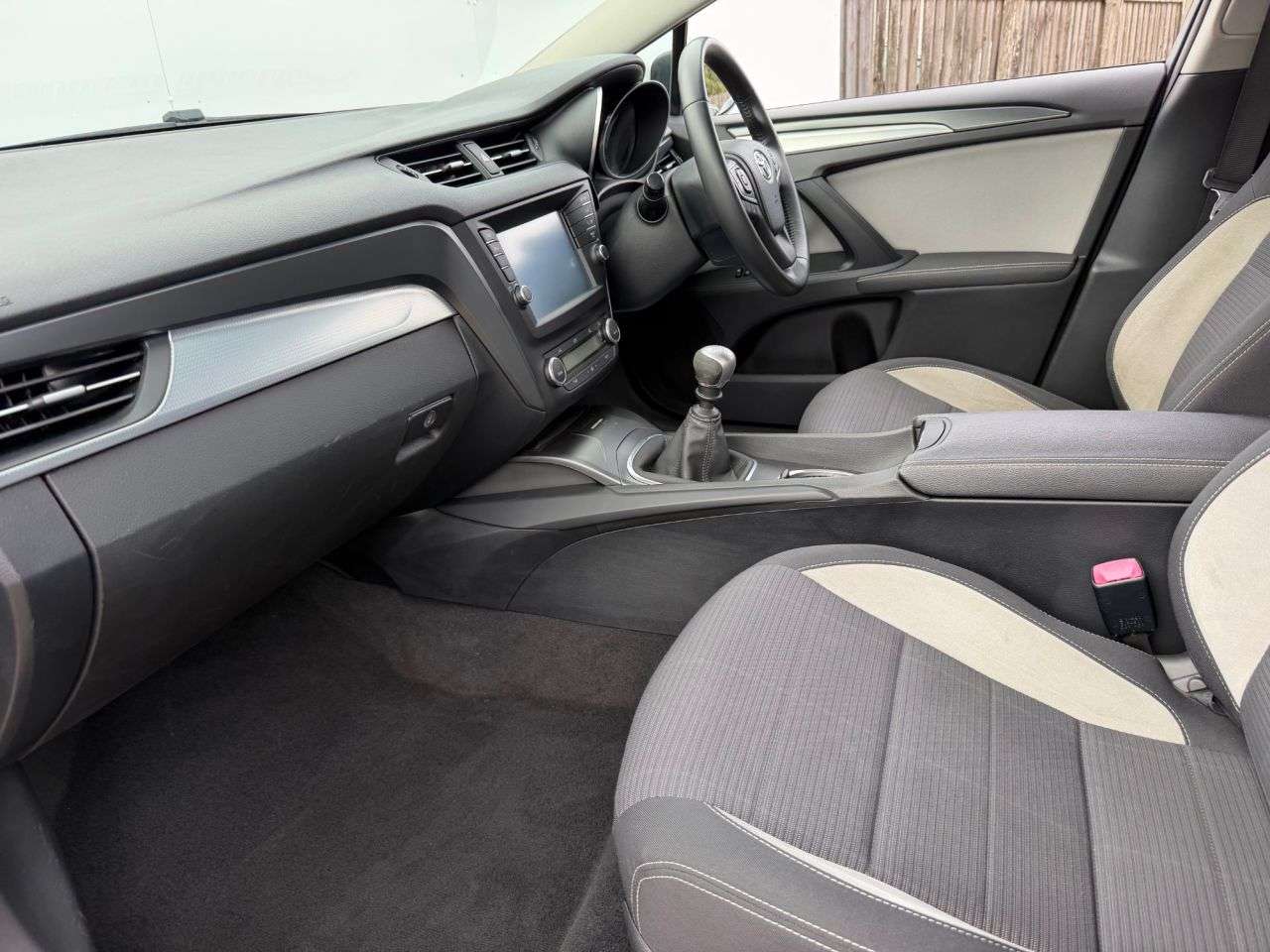 2015 TOYOTA AVENSIS 2015 TOYOTA AVENSIS