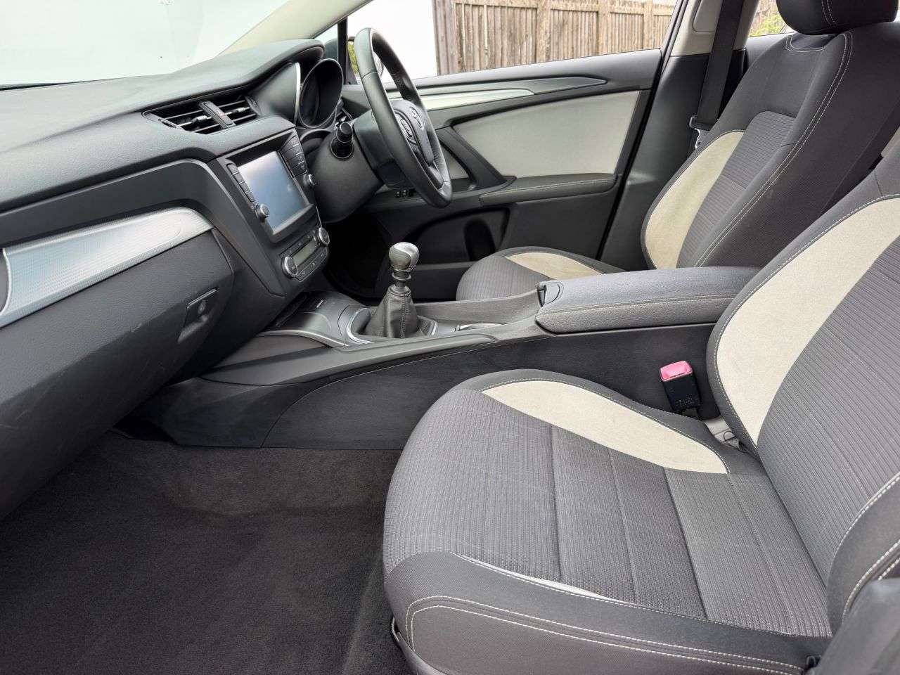 2015 TOYOTA AVENSIS 2015 TOYOTA AVENSIS