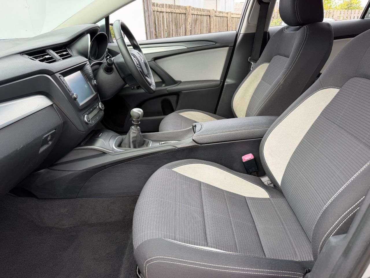 2015 TOYOTA AVENSIS 2015 TOYOTA AVENSIS