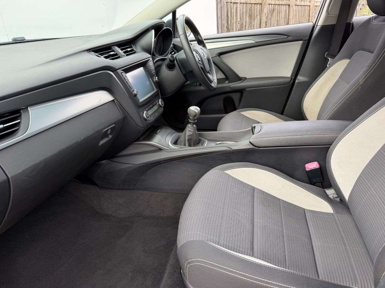 2015 TOYOTA AVENSIS 2015 TOYOTA AVENSIS