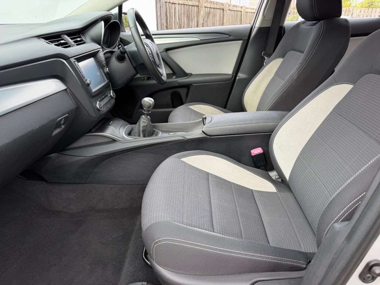 2015 TOYOTA AVENSIS 2015 TOYOTA AVENSIS