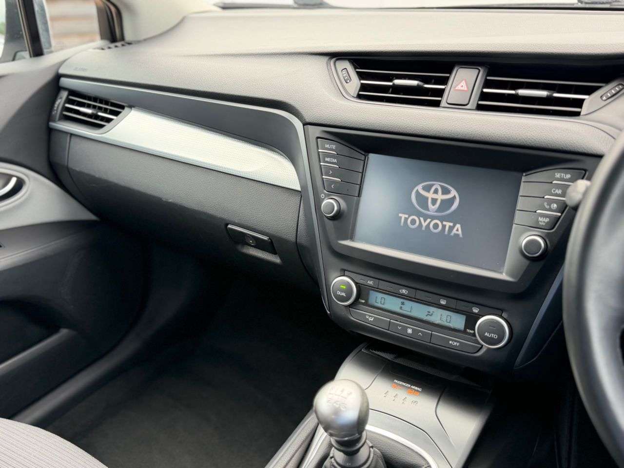 2015 TOYOTA AVENSIS 2015 TOYOTA AVENSIS