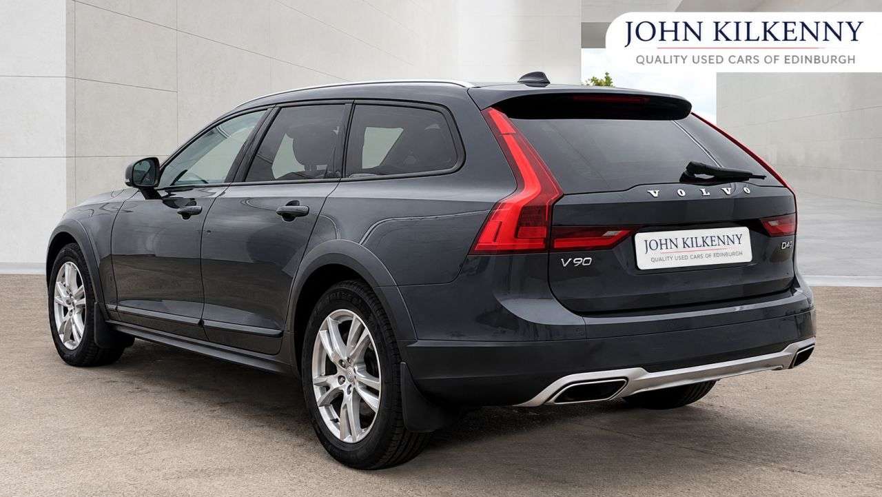 A 2017 VOLVO V90 CROSS COUNTRY 2.0 D5 PowerPulse Pro Estate 5dr Diesel Auto AWD Euro 6 (s/s) (235 ps) A 2017 VOLVO V90 CROSS COUNTRY 2.0 D5 PowerPulse Pro Estate 5dr Diesel Auto AWD Euro 6 (s/s) (235 ps)