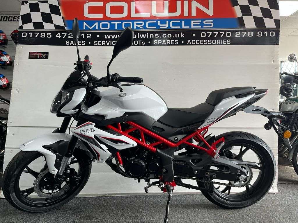 null BENELLI BN 125 null BENELLI BN 125