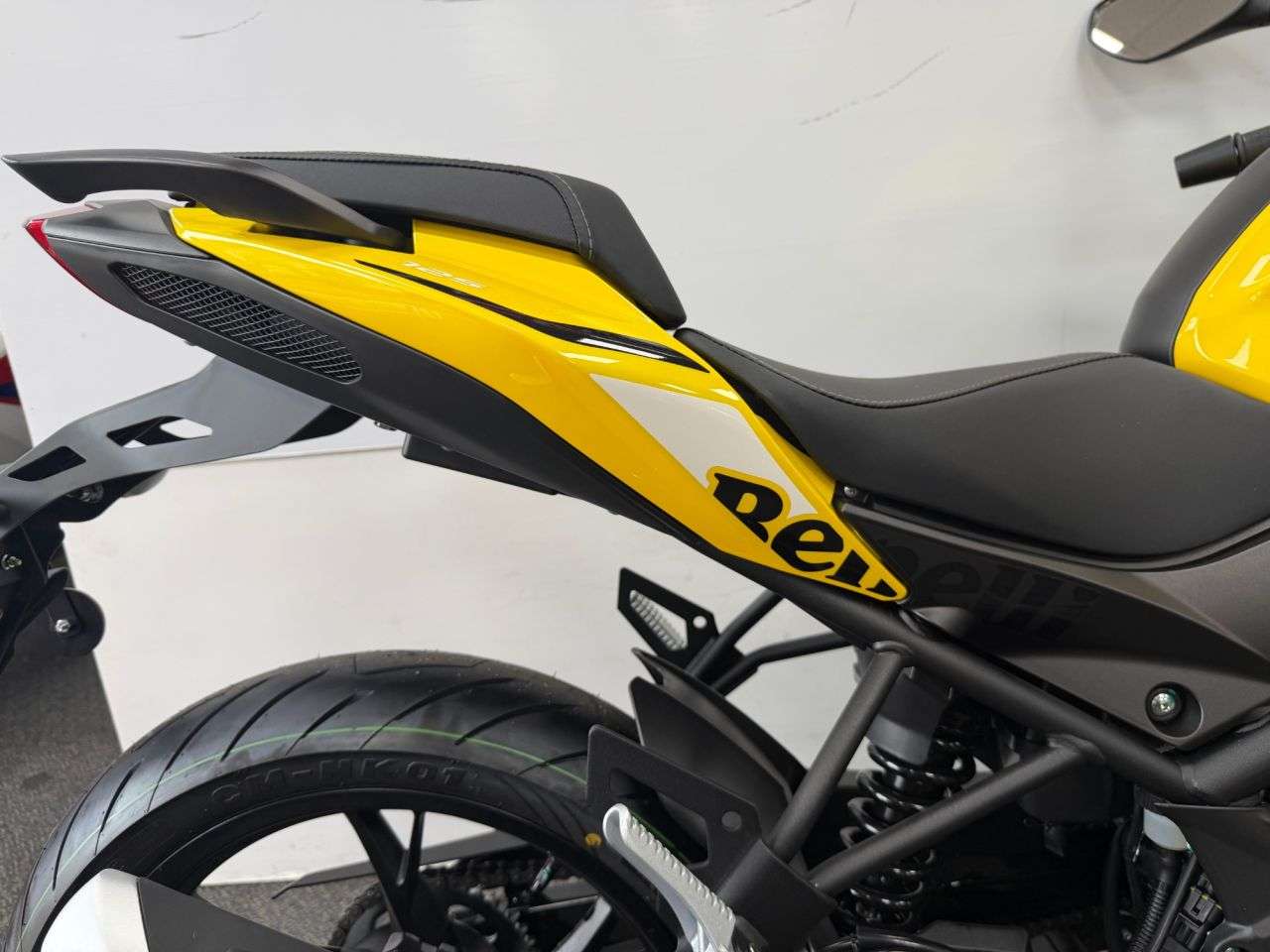 null BENELLI BN 125 null BENELLI BN 125