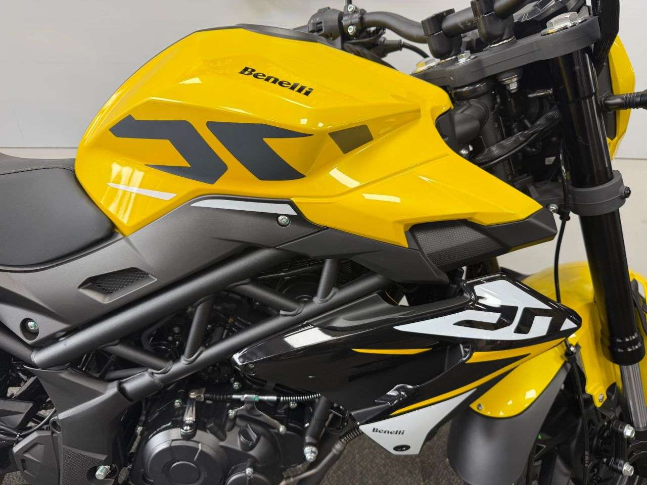 null BENELLI BN 125 null BENELLI BN 125