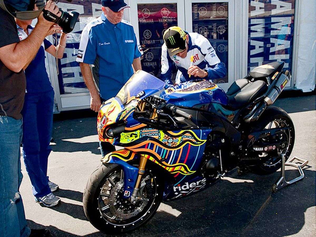 2010 YAMAHA R1 2010 YAMAHA R1