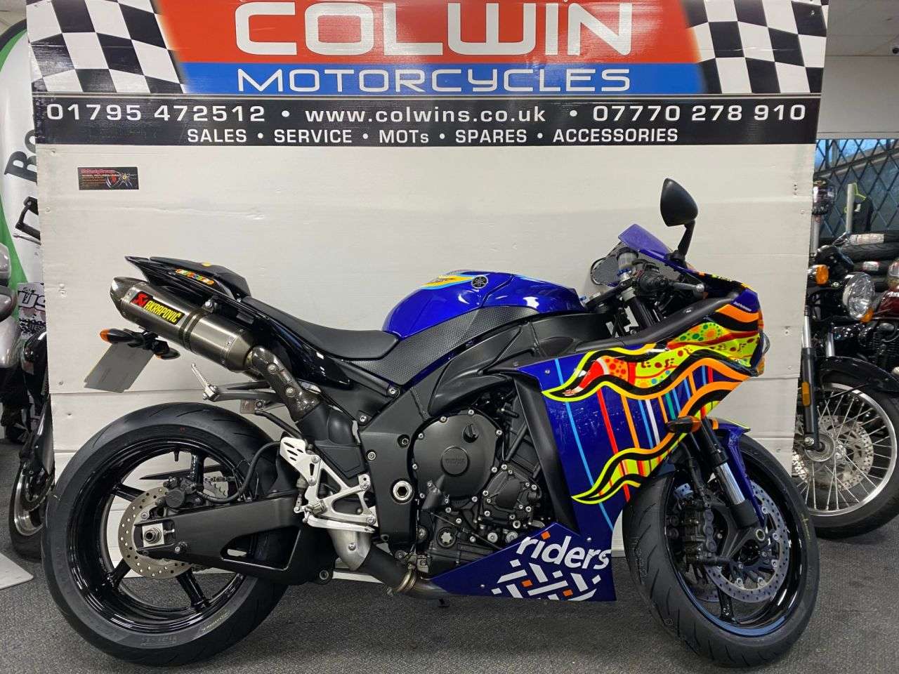 2010 YAMAHA R1 2010 YAMAHA R1