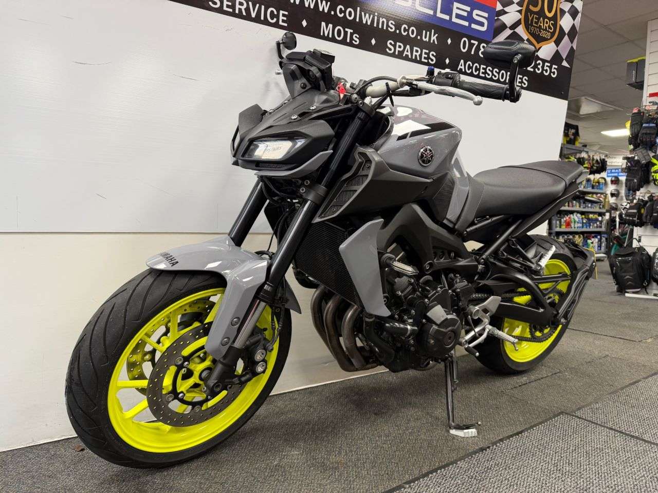 A 2017 YAMAHA MT-09 900 ABS Naked Petrol Manual Euro 4 (117 ps) A 2017 YAMAHA MT-09 900 ABS Naked Petrol Manual Euro 4 (117 ps)
