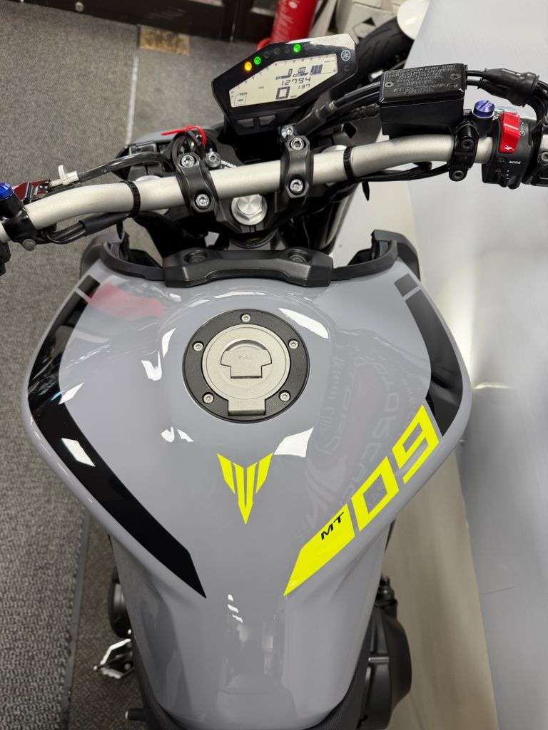 2017 YAMAHA MT-09 2017 YAMAHA MT-09