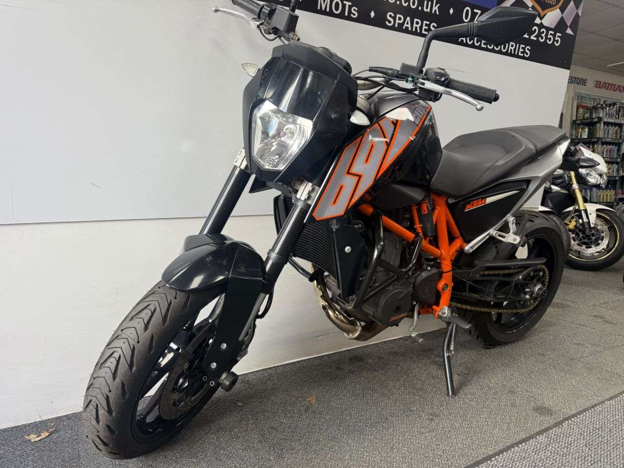 2014 KTM 690 DUKE 2014 KTM 690 DUKE