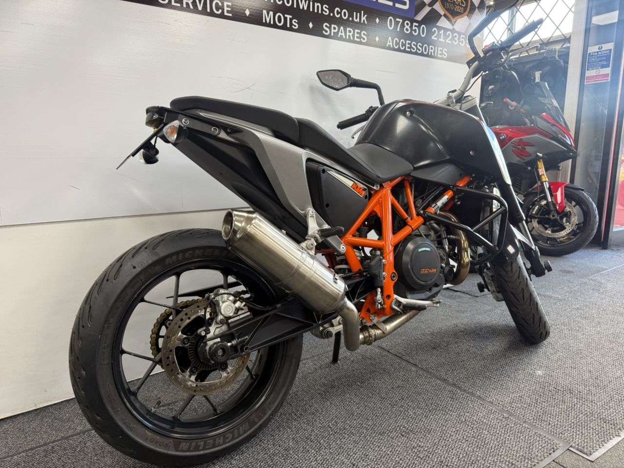2014 KTM 690 DUKE 2014 KTM 690 DUKE