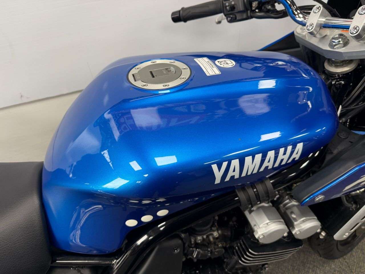 2001 YAMAHA FZS600 2001 YAMAHA FZS600